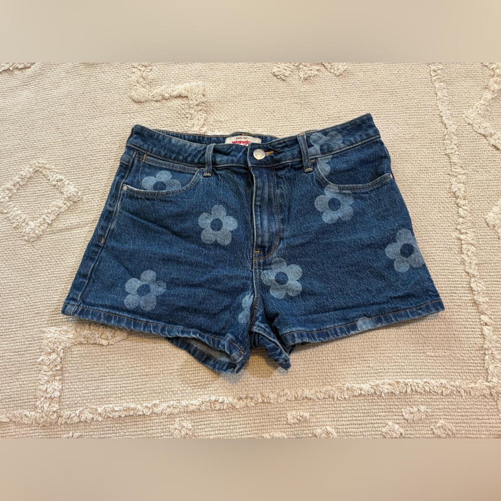 Wrangler Mid Rise Vintage Flower Shorts